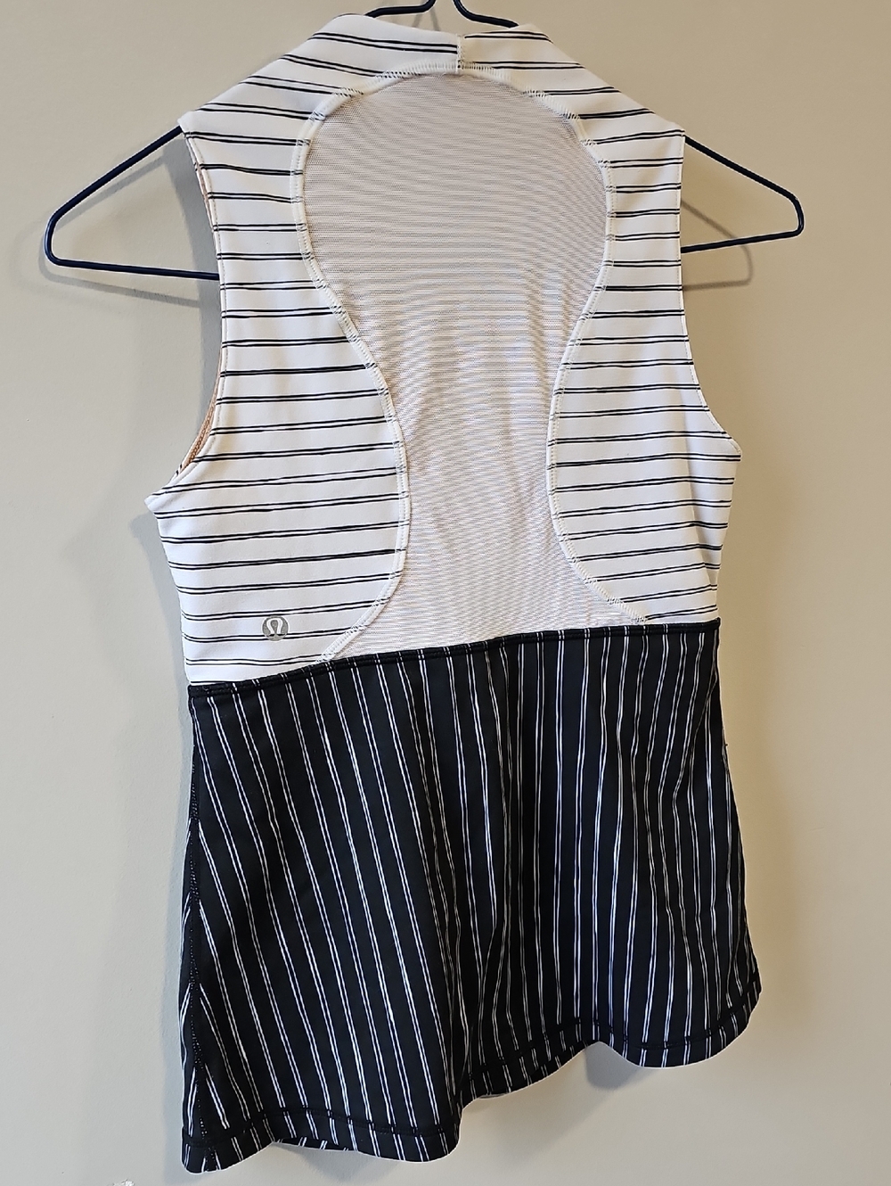 lululemon athletica Size 6 Activewear Sleeveless Top - Picture 4 of 6